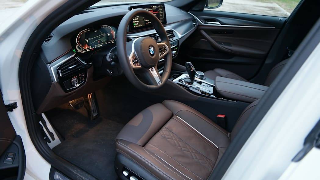 2021款宝马540i试驾评测金鱼眼大灯没了双肾连一起了