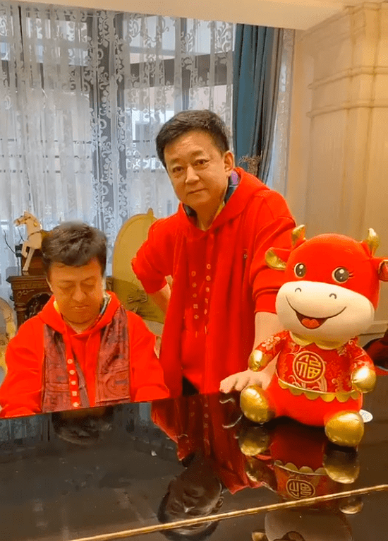 朱军与歌唱家吕继宏同唱我的祖国热闹庆祝新春