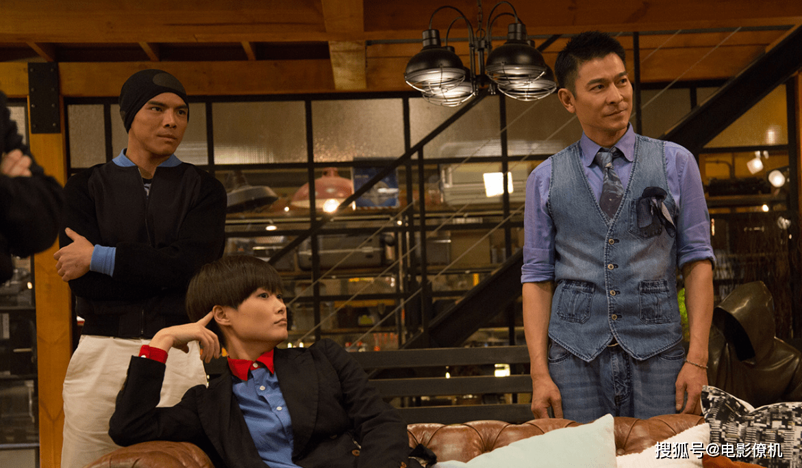 阵容上也是一部比一部强,周润发是雷打不动的主角,第一部搭档的是