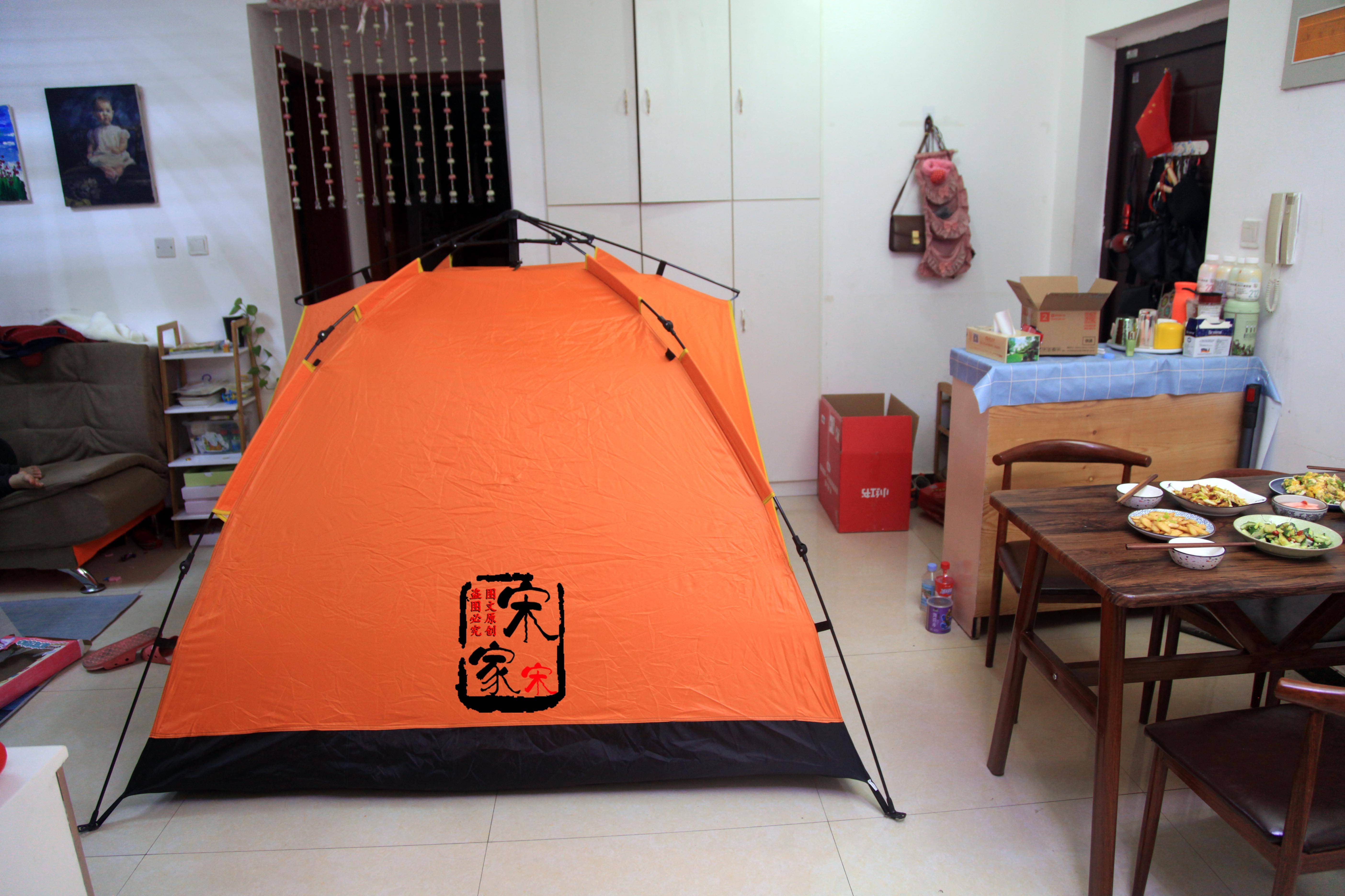 过节不能旅游，老公在家支帐篷“野营”，孩子：最好的爸爸