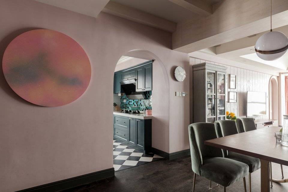 原创她家选择大片的烟熏灰色搭配烟灰粉室内精致复古优雅极了