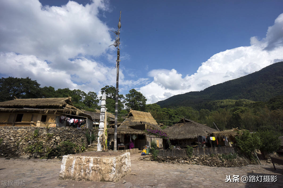 被大火烧毁的400年古寨，中国最后一个原始部落，翁丁有多美？