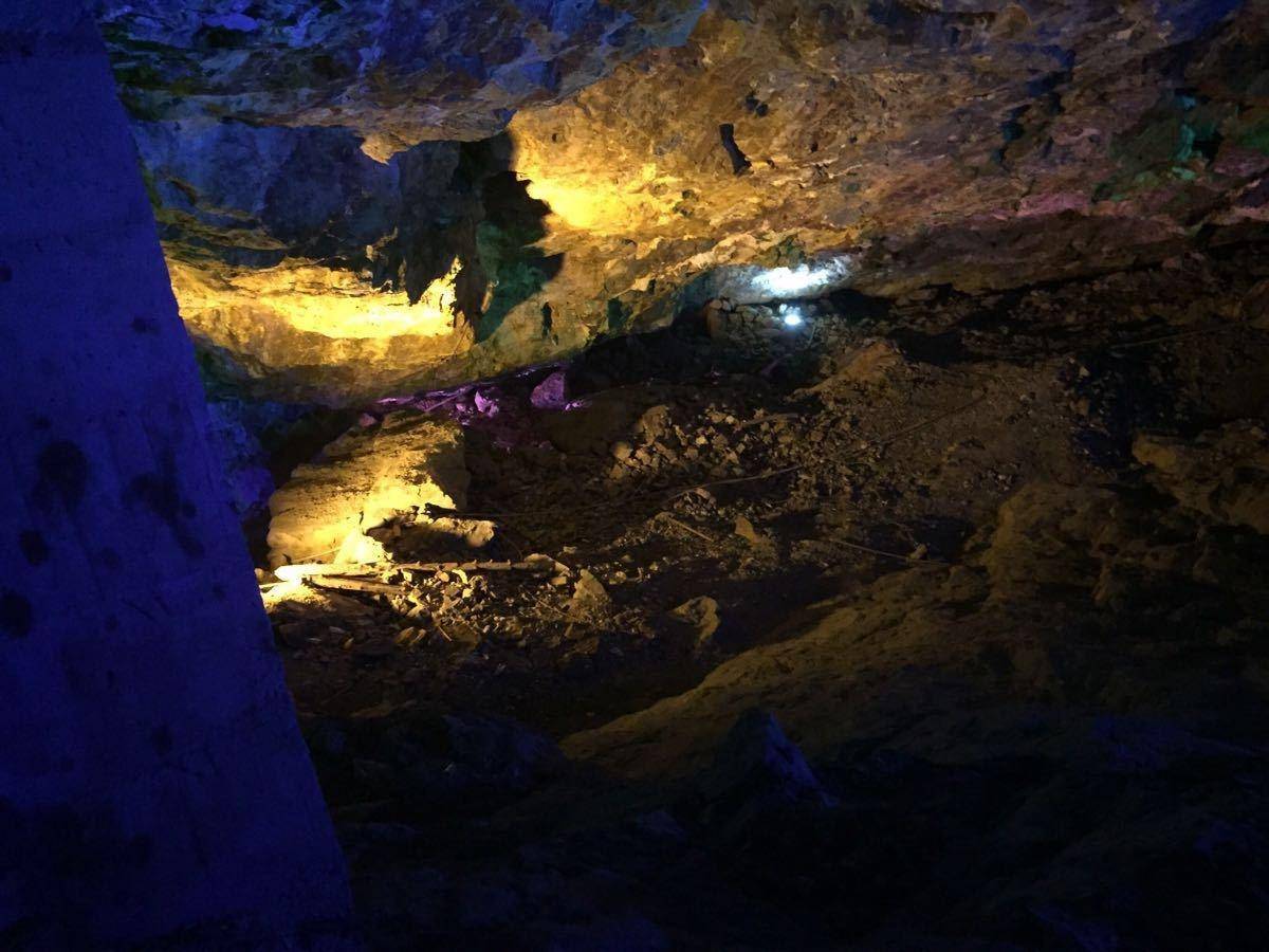 山东招远一金矿发生火灾致2人死亡正全力以赴救援失联4人