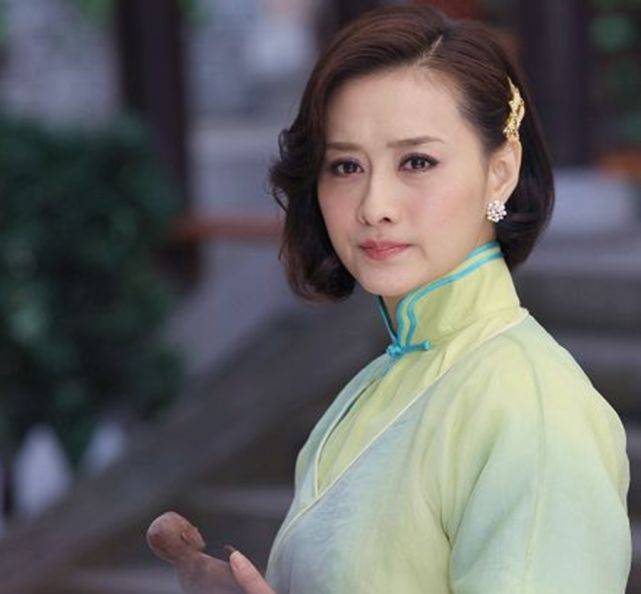 琼瑶为与她合作苦等三年,拒绝周星驰的示爱,婚后生活十分幸福_陈德容