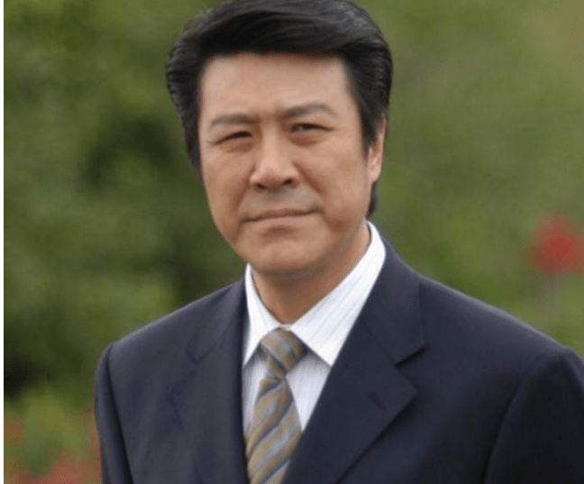 曾是餐厅炊事员半路出家选择做演员裸婚娶大学同学恩爱至今