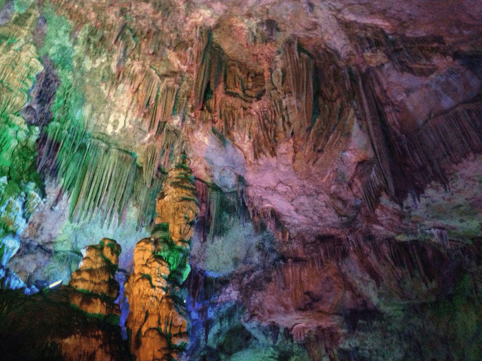 浙江有一处洞穴景点，素有“全国诸洞之冠”之称，还是一处4A景点