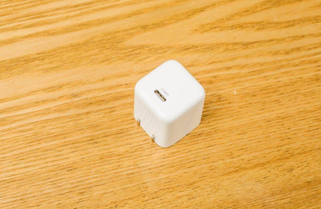 iPhone|充电器真的能够实现“体积小充电快”吗？绿联迷你20W充电头抢先开箱实测