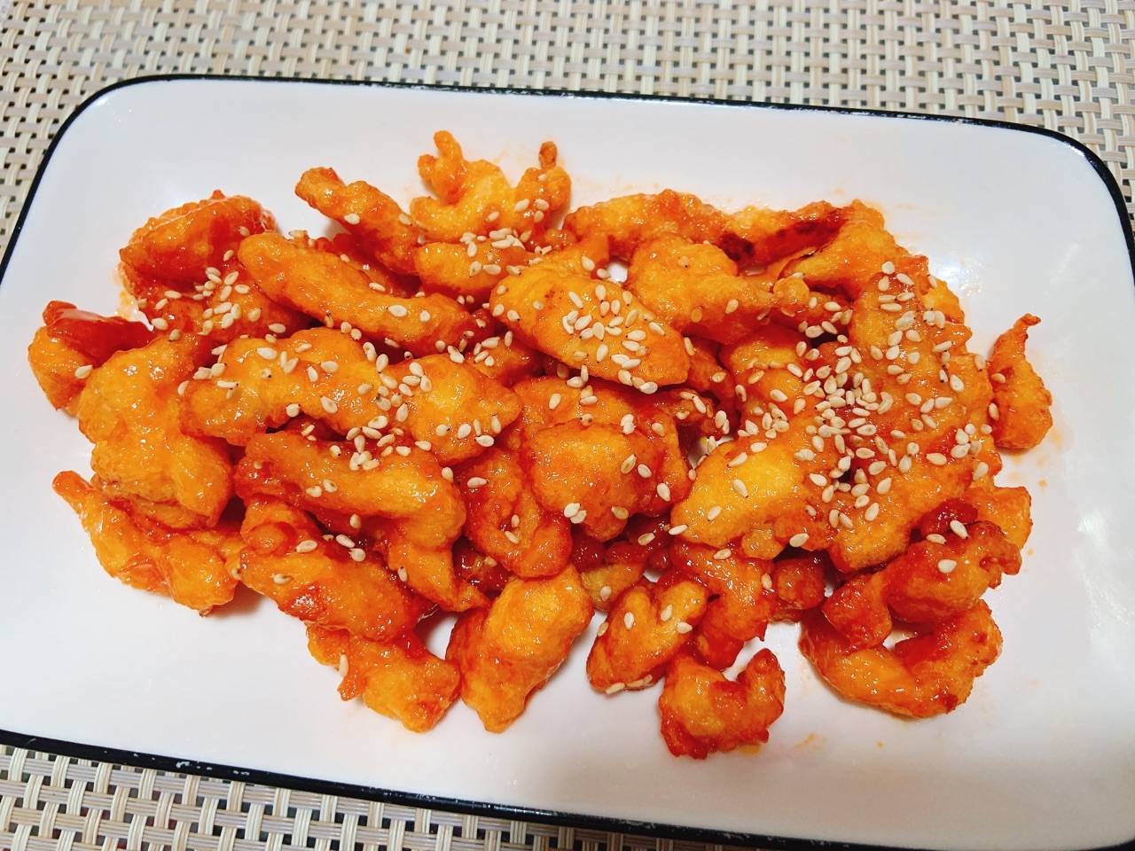 步骤7 加入炸好的里脊肉开始翻炒,简单翻炒下就可以