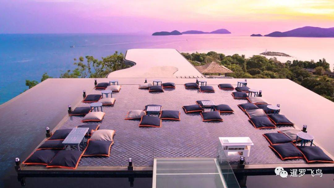 70名外国富豪游客包机抵泰，率先在普吉岛豪华酒店接受别墅隔离