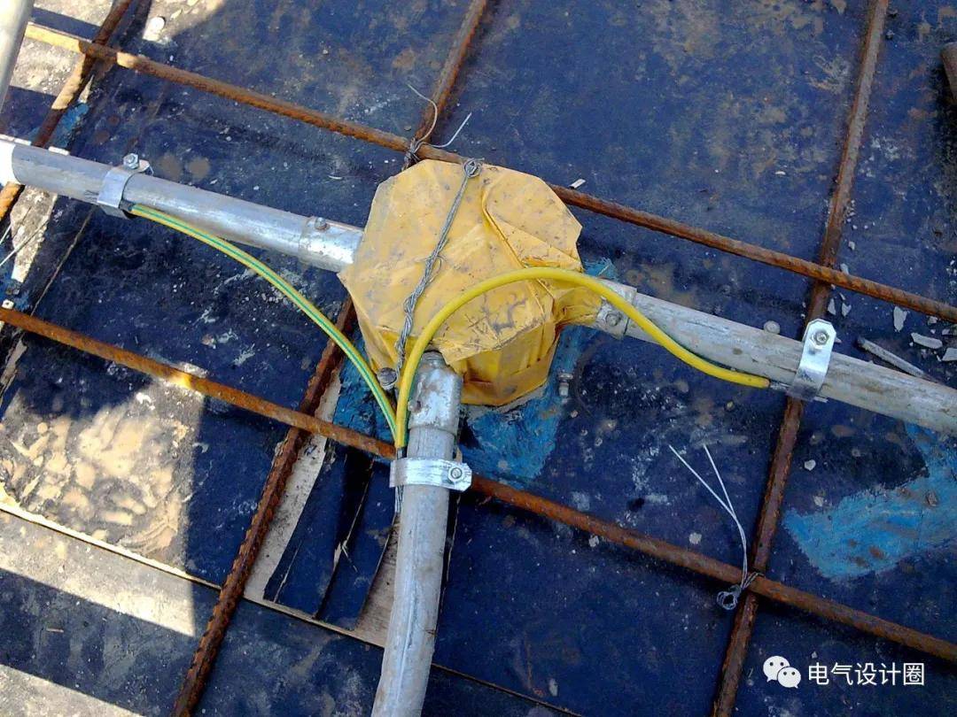 自然接地极:工程中基本都采用建筑物的基础作为自然接地极,基础中