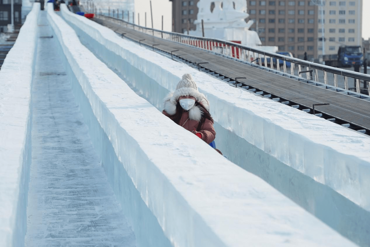 集结令！牛人都来！哈尔滨松花江冰雪嘉年华喊你免费玩冰滑梯！