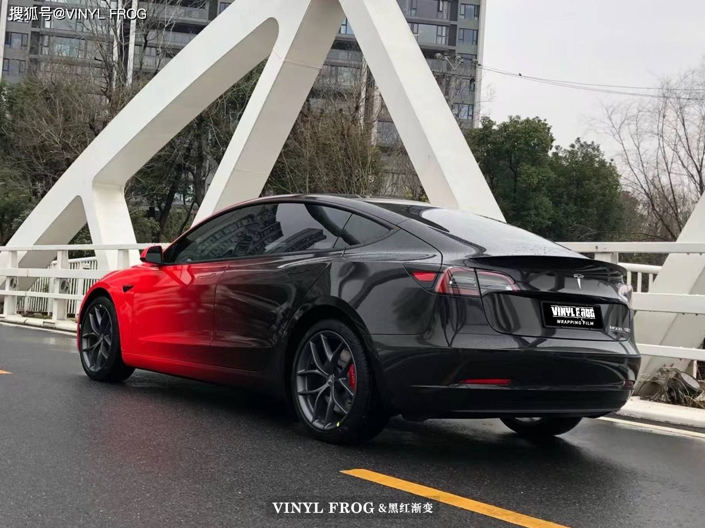 特斯拉model3改了一款黑红渐变色快来围观