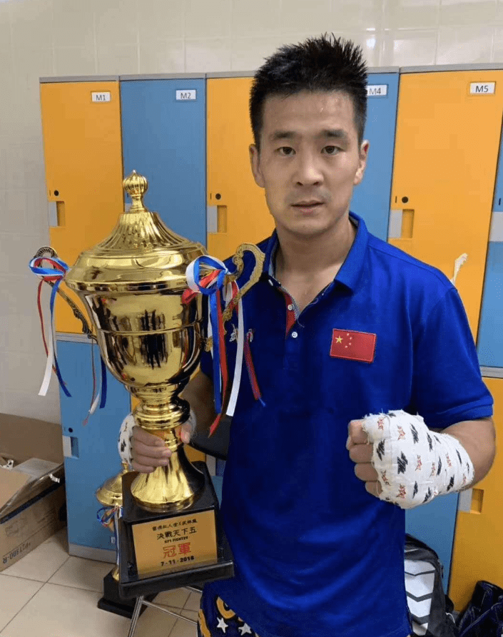 中国首位让播求惧怕的拳手,绝非一龙之辈可以匹敌!_董文飞