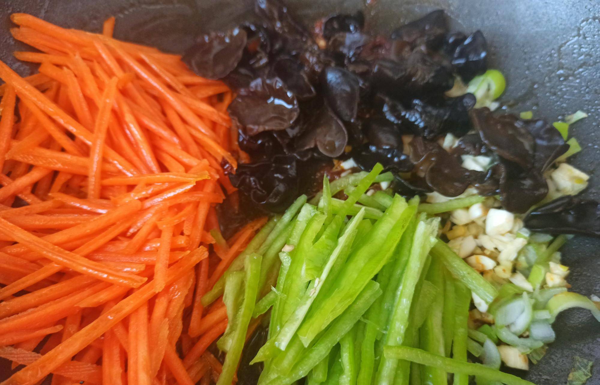 做米饭炒什么菜适合孩子吃 64ed7eca022147d58a01a40ef5692c25.jpeg