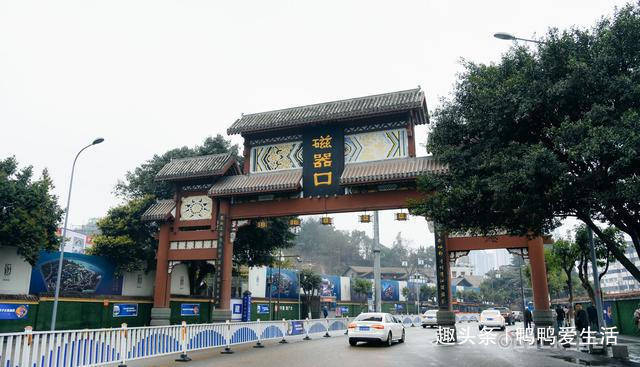 重庆最热闹磁器口古镇中，藏低调神秘千年古刹，有天子曾在此出家