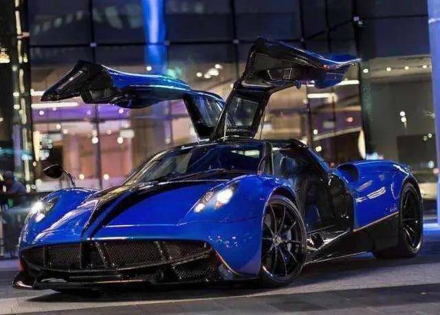 帅气又低调的富二代25岁成为俱乐部掌门人座驾是2千万的跑车