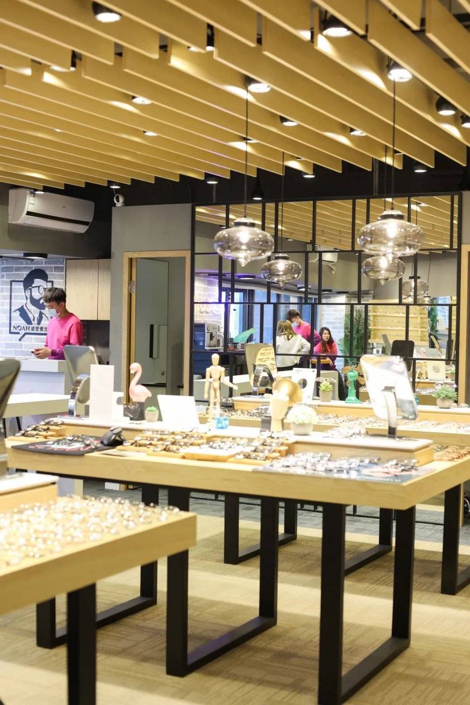 深圳潮人私藏的高空眼镜博物馆