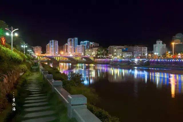 一组城区镜头带您领略清流之美