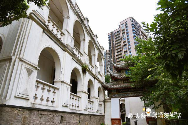 重庆这栋百年建筑在热闹老街边上，拍照太美还免费，游客却很少！