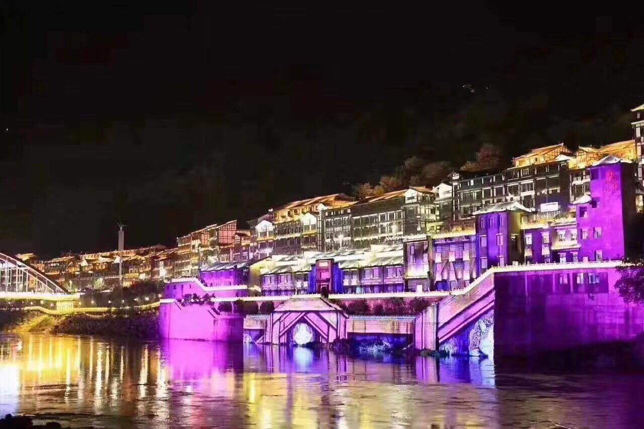 茅台镇总人口_茅台镇图片风景
