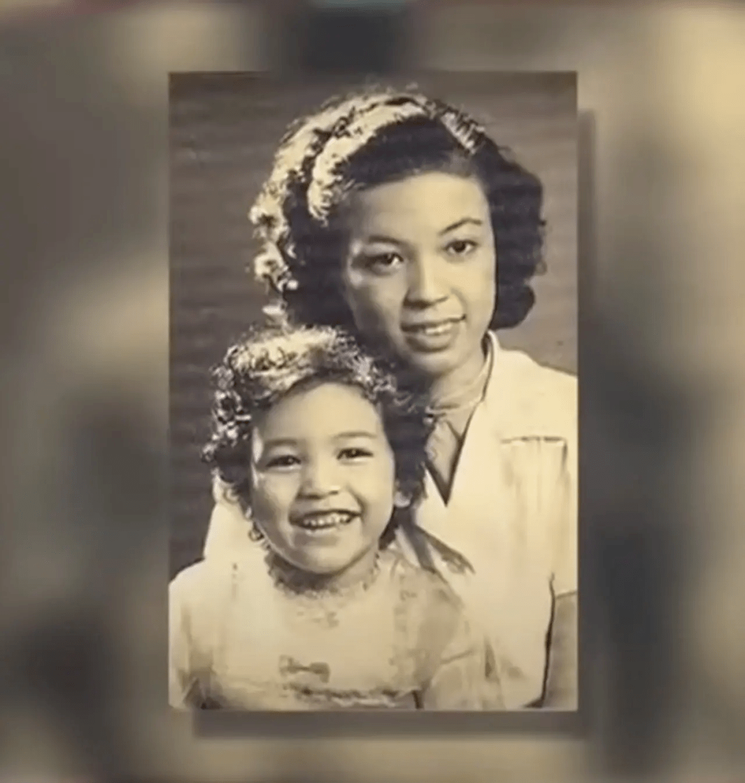 83岁老戏骨曾捐希望小学,入院抢救近况唏嘘,大小便难以自理_余慕莲