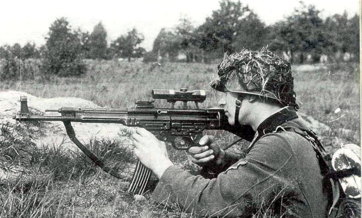 二战中使用stg44的德军士兵mk556的性能和hk433同样优秀,但mk556有一