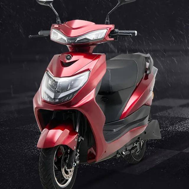 爱玛又推新电动车畅途配备60v32ah铅酸电池最大续航150km