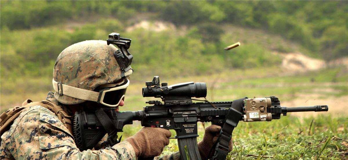 56毫米口径的突击步枪采购价格一般在500美元上下,但hk416的采购价格