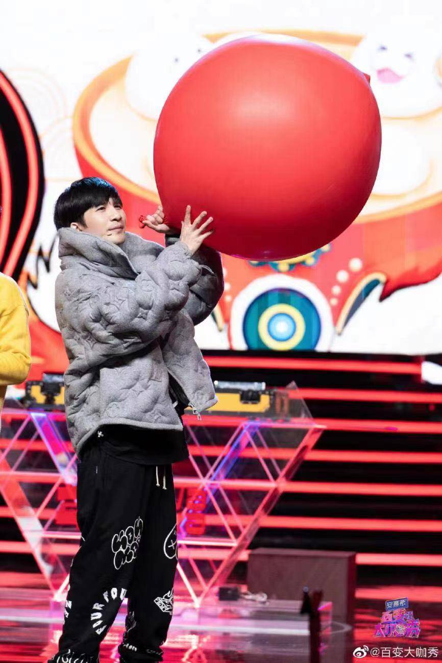 大张伟白凯南"大白组合"转练杂技?