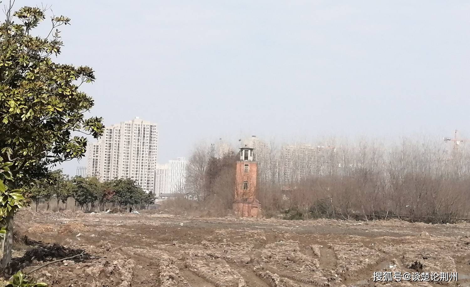 荆州临江仙公园二期亮点：保留4层水塔成最高点，增加溪流景观