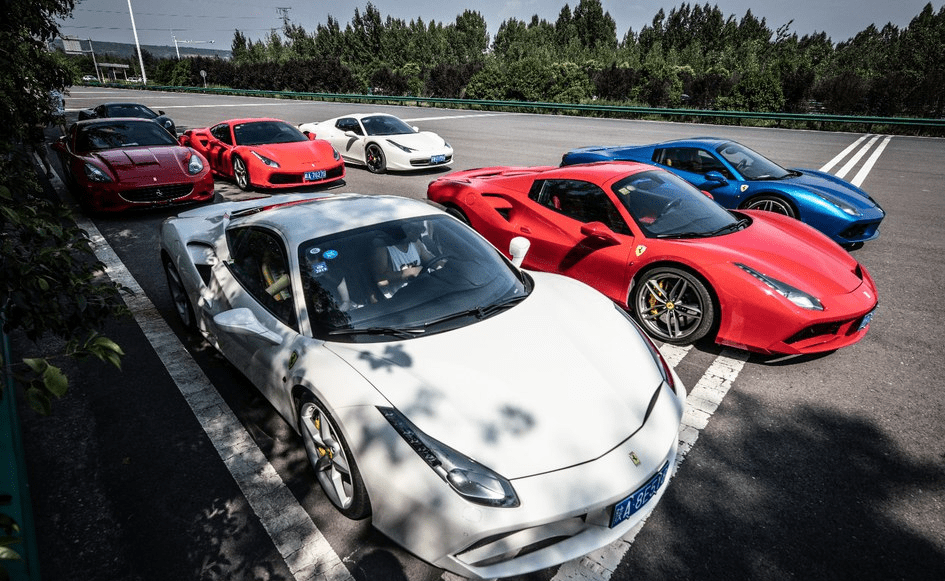 成都法拉利超跑俱乐部法拉利车友会温馨大家庭鼓励正能量碰撞合作