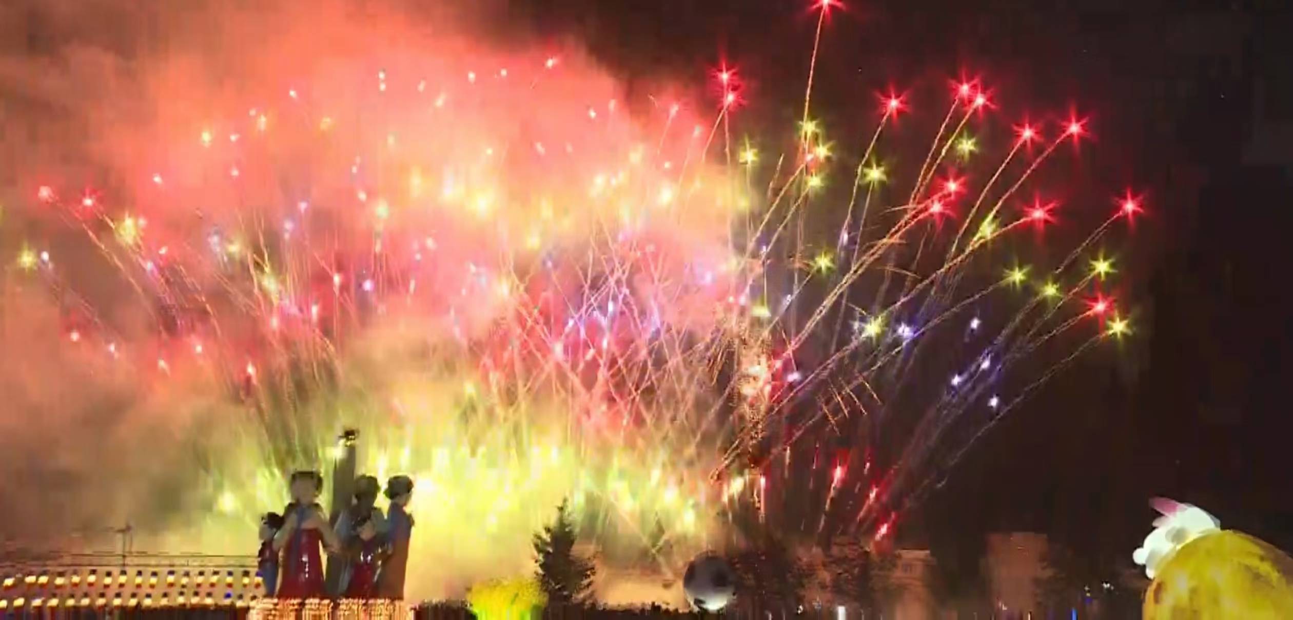 烟火老妪猜成语_看图猜成语