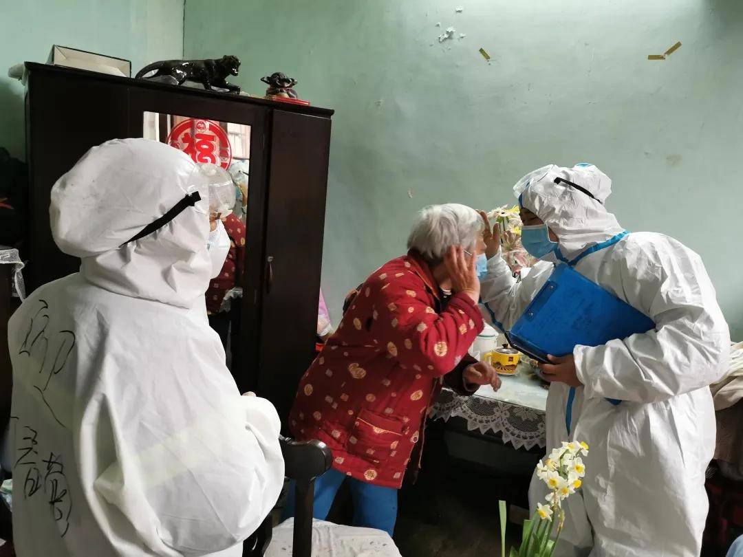 记身边的退役军人许永楠从水火英雄到雷锋部长