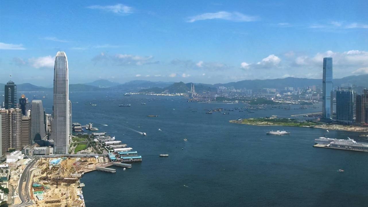 香港最富包租婆，只有两栋楼，一栋每年收租45亿另一栋收租90亿！