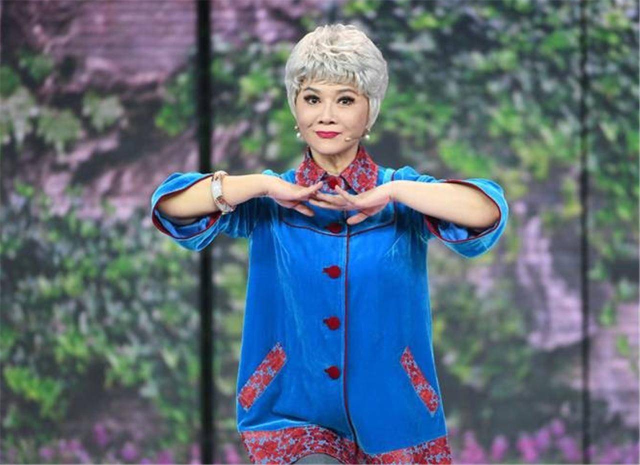 蔡明从小品女王到滚出春晚她到底做错了什么