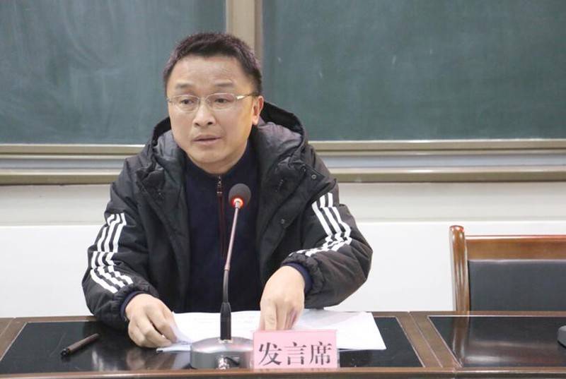 随后,党委委员,副校长周勇代表学校作《四川省南充龙门中学2020年度