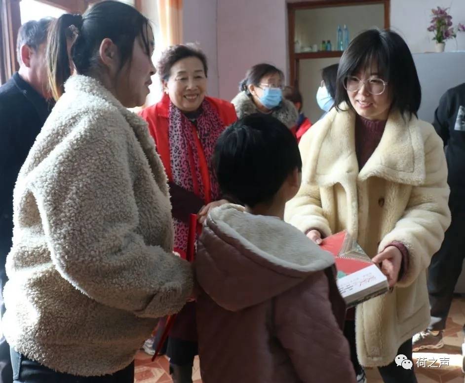 河北冀州婦聯攜愛心媽媽範雪景及巾幗志願者陪留守兒童過元宵!