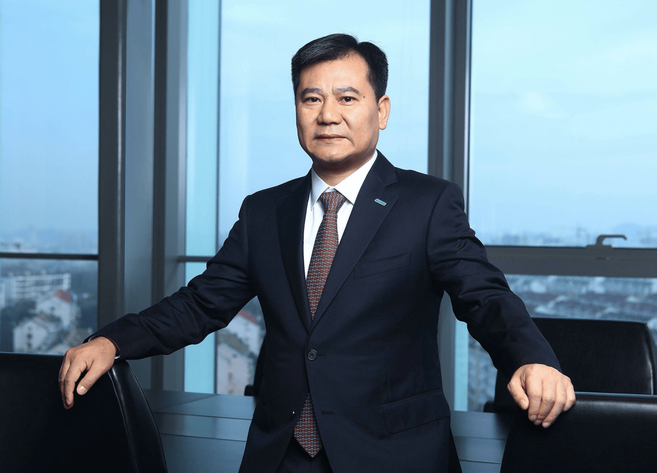 原创2020年巨亏39亿被迫转让股权张近东开始为任性扩张买单了