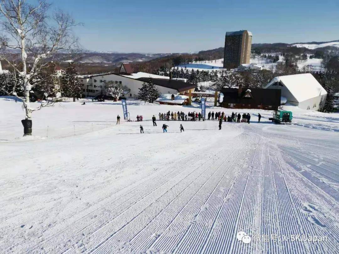 疫情逼得北海道滑雪场频繁出新招！运动会·外卖·压雪车都用上了