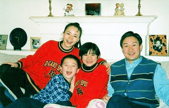 创造历史，赵婷拿下金球奖最佳导演，她和继母宋丹丹的瓜太甜了