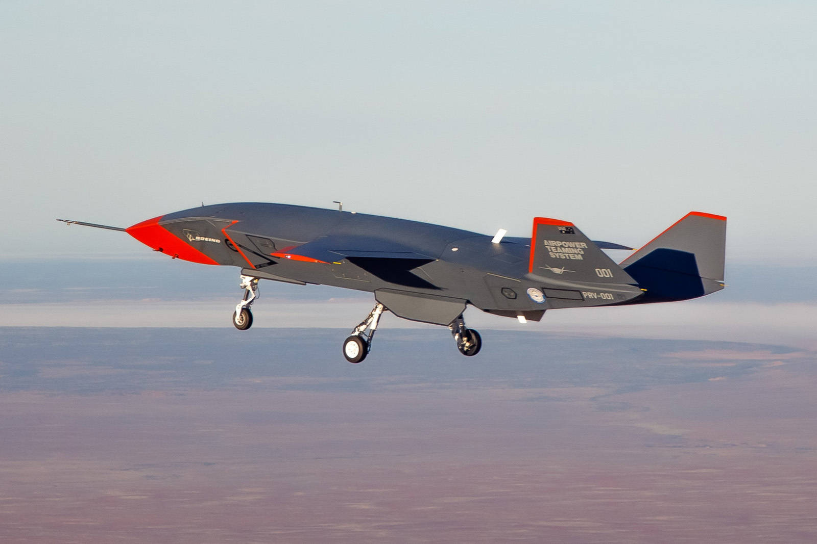 美国波音抢先一步,忠诚僚机首飞成功,小心未来空战不讲武德