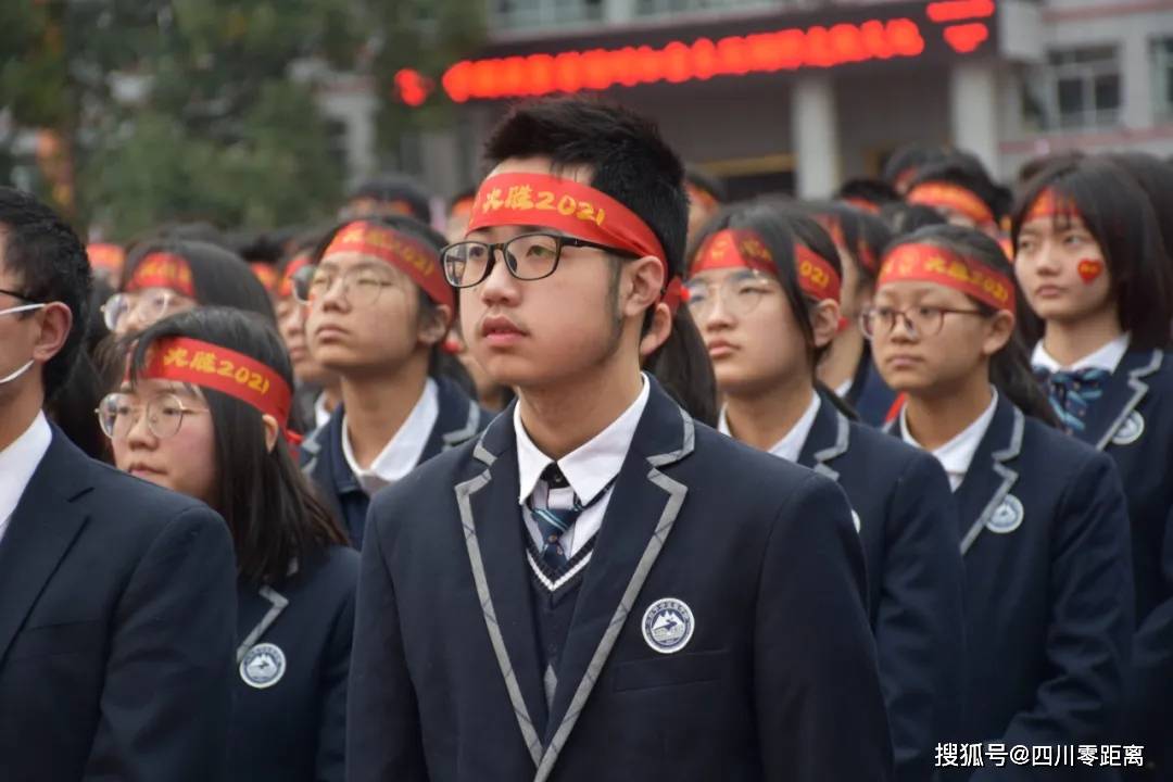 犇跑见证台实力量三台中学实验学校举行开学典礼暨2018级高三百日誓师