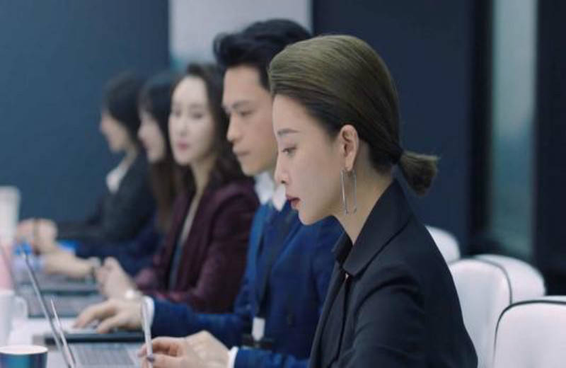 电视剧《正青春》章小鱼和谁在一起了?职场片,让人看出cp感_工作