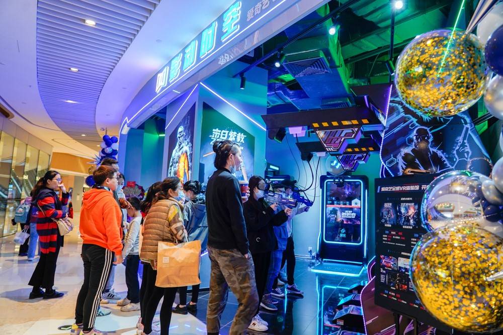 未来世界|爱奇艺VR全感电影—深圳首家体验店震撼上线