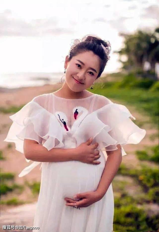 央视主持月亮姐姐高调晒娃,幼儿园学费15万,接孩子来体验生活