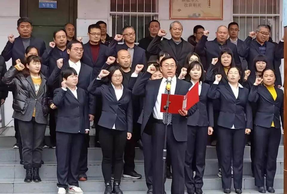 南阳市八中北校区隆重举行2021届高考百日誓师大会