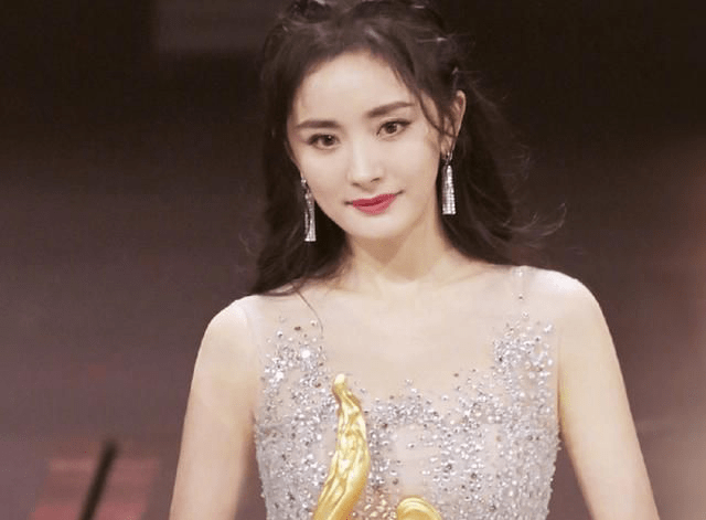 微博之夜2024杨幂 dc2a316a72294ea2966d2267048d52b1.png