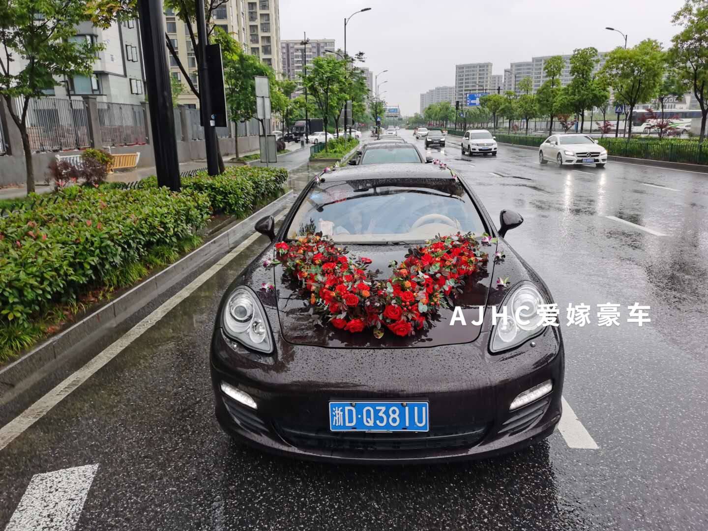 杭州新人结婚会选择保时捷帕拉梅拉吗