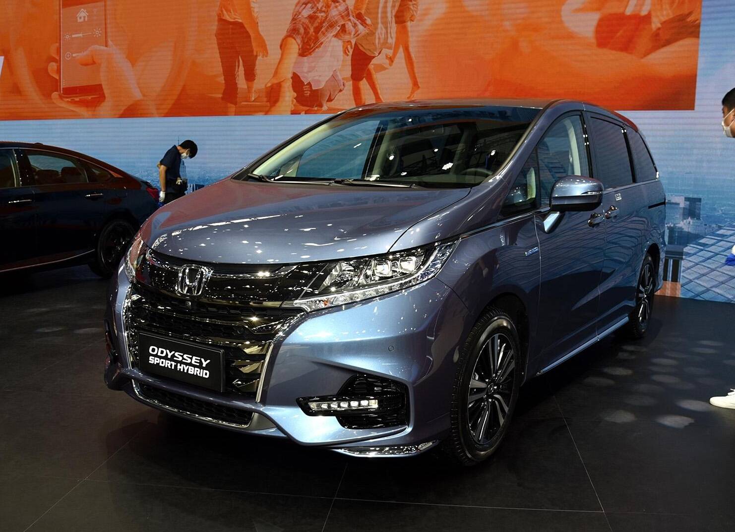 大空间低油耗全新混动本田奥德赛实拍堪称mpv新标杆