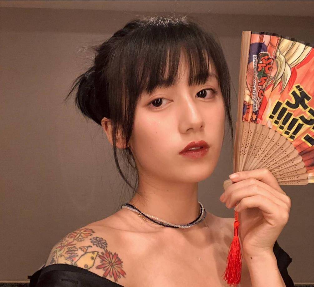 原创诞总摊上事了带货软文歧视女性官媒怒斥其倨傲猥琐